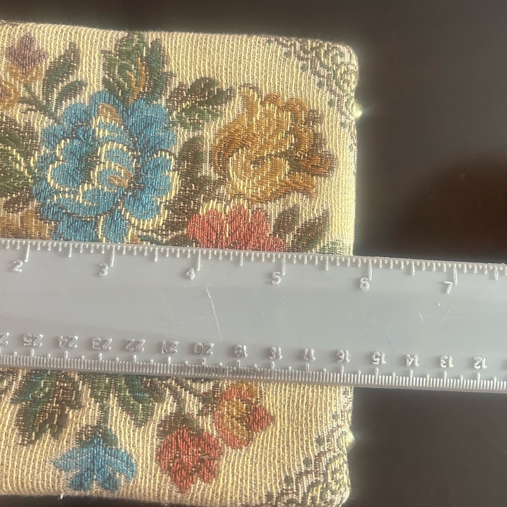 Vintage Delill floral tapestry square pill box style purse made in Italy. - Picture 11 of 14